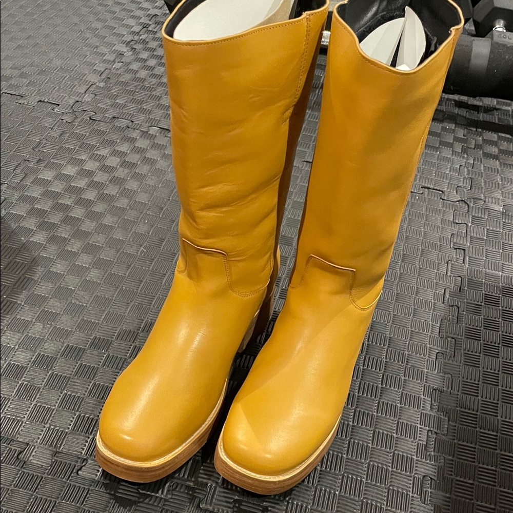 Stylish Tan Leather Boots for Men